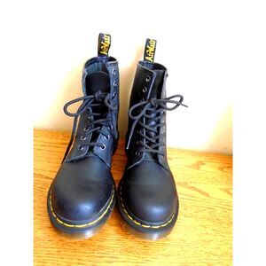 Dr. Martens Black Leather combat Boots size 7 womens style 11821